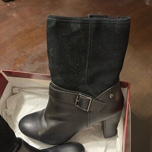 Woman’s boots 
Black with leather snd suede
Size USA 8 W